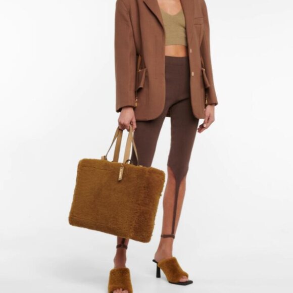 BNWT AW21 JACQUEMUS "LE CABAS NEVE" SHEARLING SHOULDER BAG - Picture 9 of 9